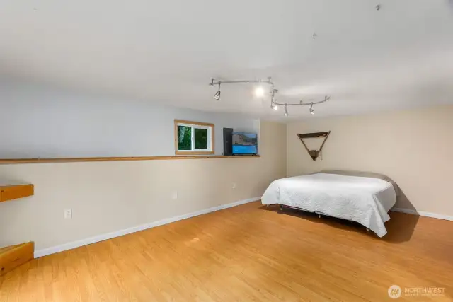 Lower primary bedroom