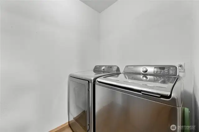 Washer & Dryer Stay! Move In Ready!