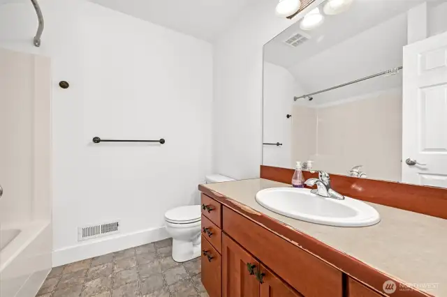 downstairs full bathroom
