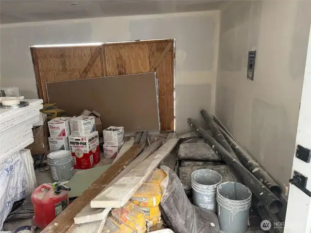 Garage/Shop with various supplies