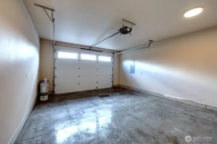 Garage (facing south)