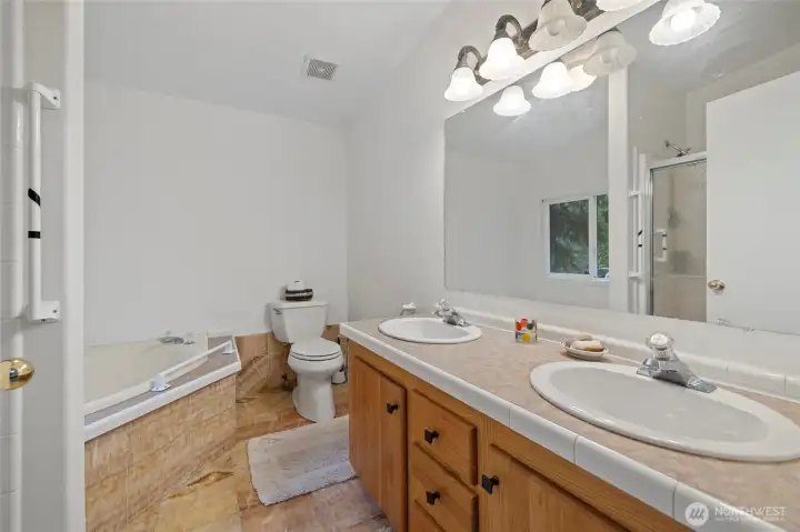 5 piece en-suite bath with marble floors