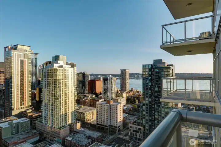 Spectacular views from your private home on the 28th floor!