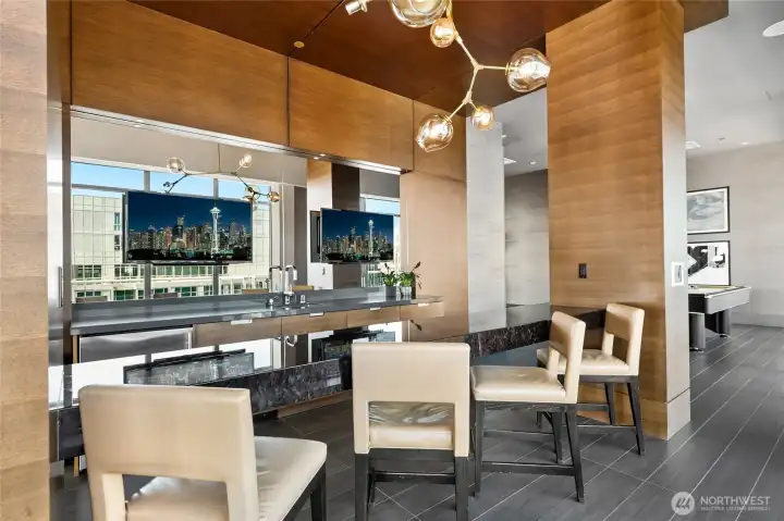 Another look at the bar area on the 41st floor.