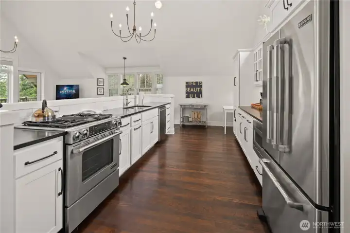 Room in the kitchen for everyone!