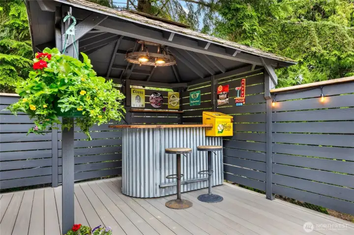 Picturesque backyard! Gazebo stays with home