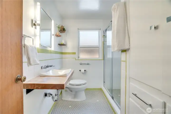 Remodeled main floor bath