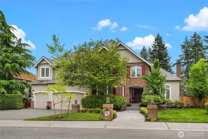 This gorgeous Murray Franklyn two story home with brick accents, large covered porch, and great curb appeal on a 1794 sq ft estate sized lot is located in coveted Aldarra Estates.  This fine home has Cascade mountain views.