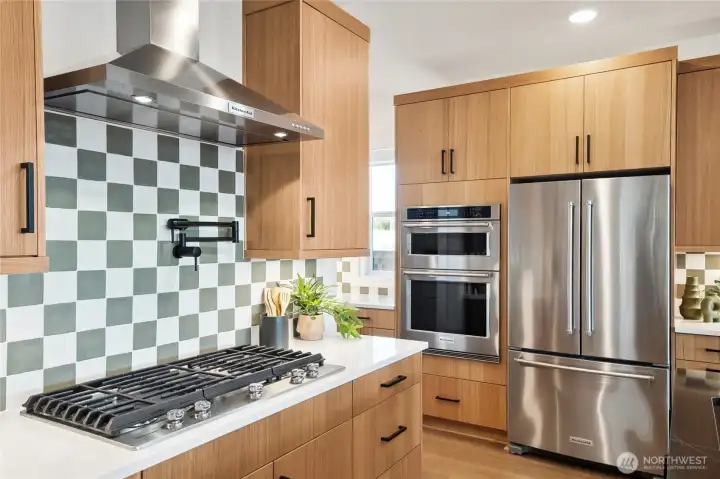 Pictures of Model home. Not pictures of actual home. Features, colors, layout may vary.