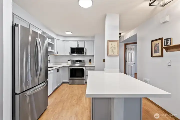 Kitchen w/ island