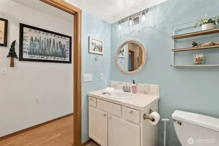 Full bathroom #2