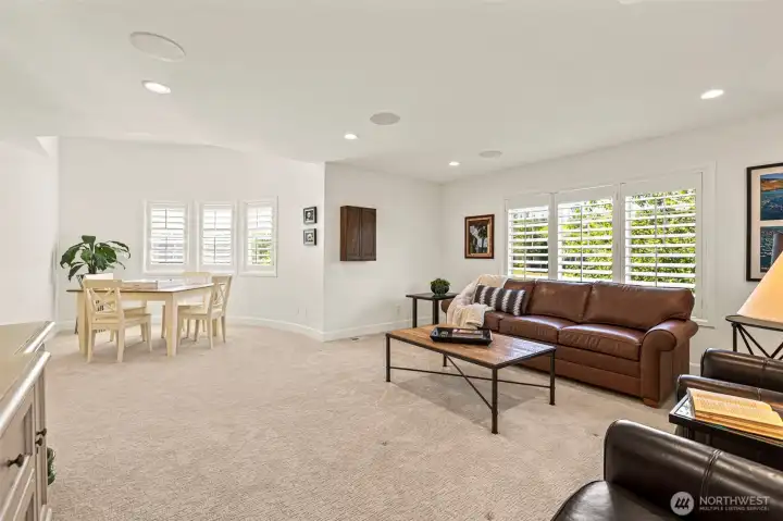bonus room with ceiling speakers
