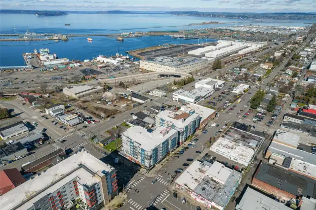 Everett's revamped waterfront has numerous breweries & restaurants. All very close by.