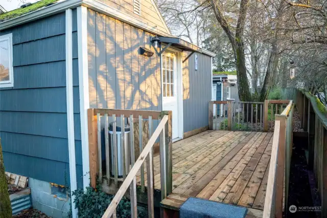 Good sized Back Deck for Cooking and entertaining.