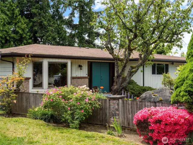 Cute rambler on East Hill is waiting or its new owner. The generously sized yard allows for play or gardening and much more.