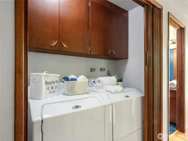 Washer and dryer conveys with home.