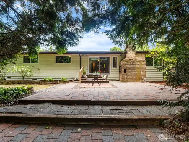 The large terraced back patio allows for great outdoor parties.