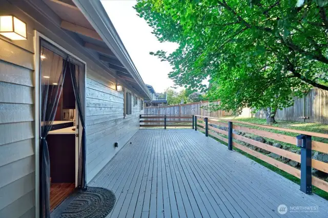 Huge deck for relaxing and entertaining was refinished in 2023