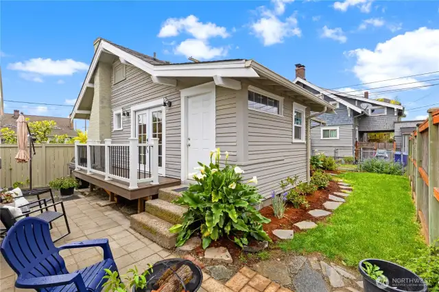 Full view of backyard - a variety of spots to enjoy.