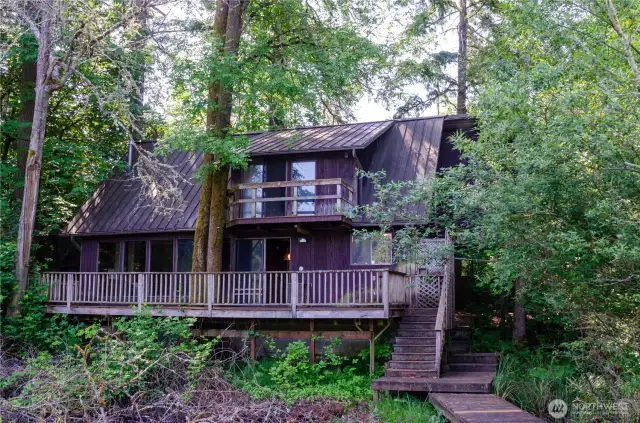 There is a Pacific Northwest Contemporary vibe going on here and the possibilities are endless.  Live in the home as is or bring your vision, the results could be spectacular!