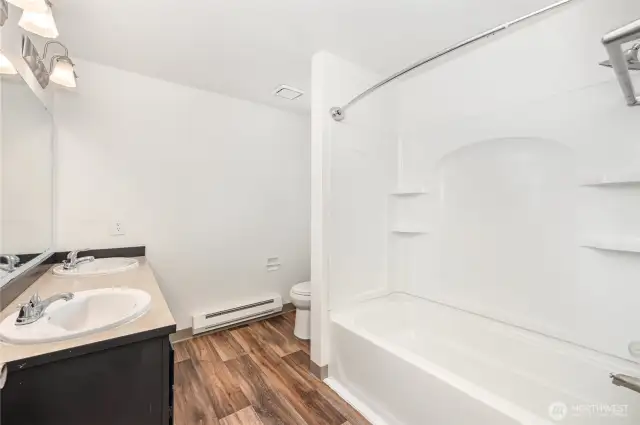 Primary en-suite full bathroom with dual sinks.