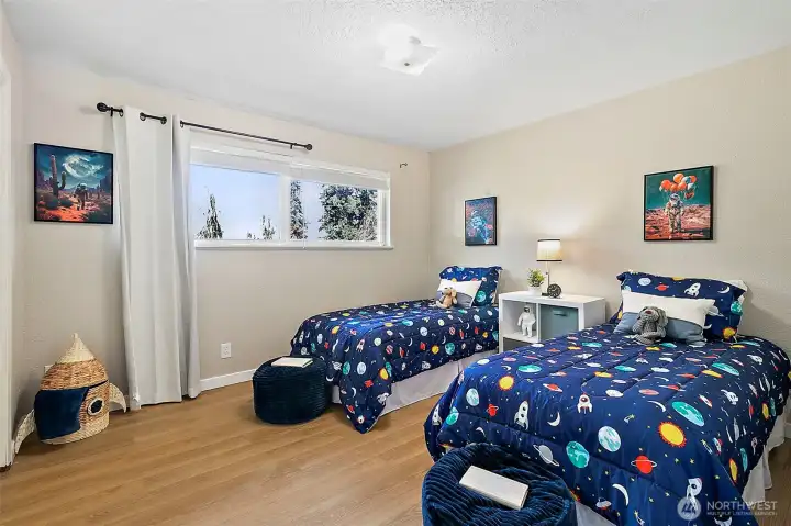 2nd Large bedroom on main floor