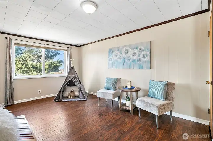 Great floors and fresh paint up here too!