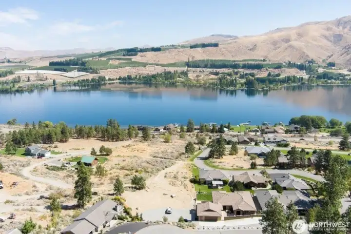 Absolutely amazing views of Lake Entiat and the Columbia River.