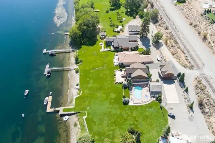 Clubhouse, Pool, and Dock.