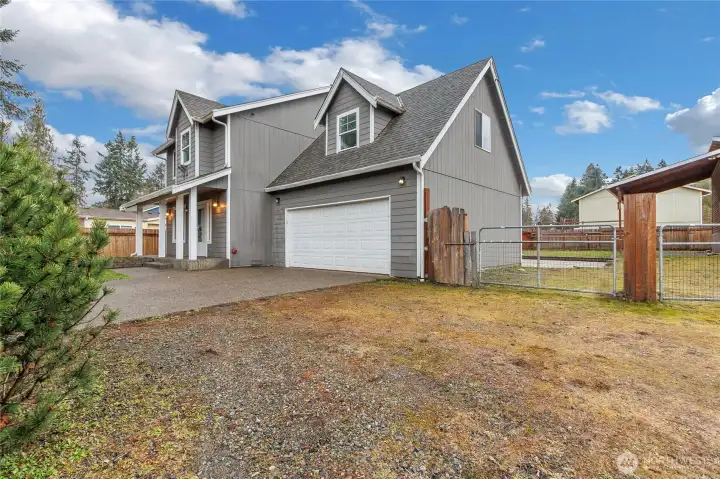 Extra parking space/ drive-in entrance to backyard