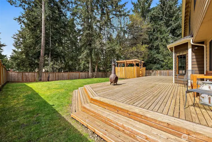 Spacious yard with plenty of space to entertain guests