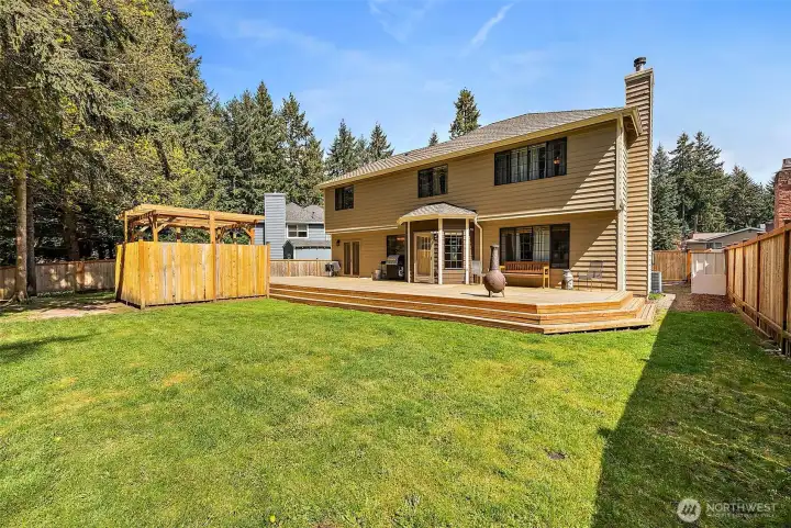 Convenient Garden Sheds at the Side Yard