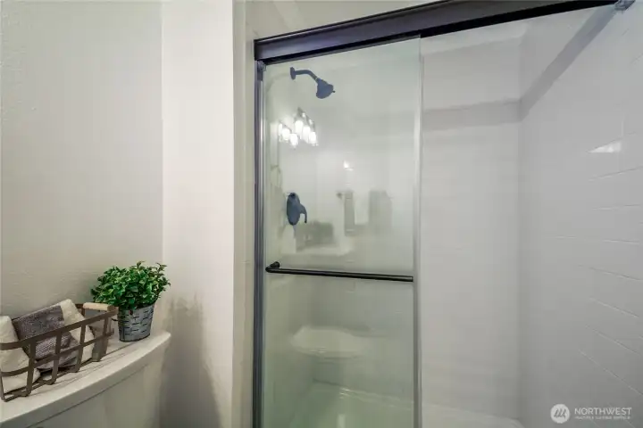 3/4 primary ensuite.