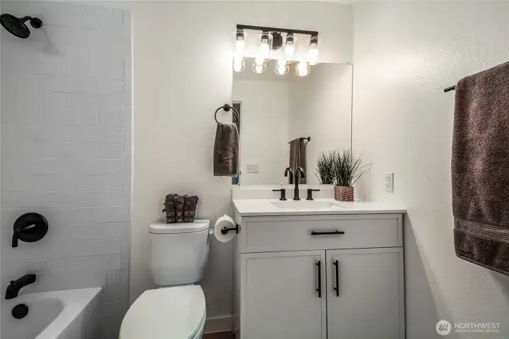 Remodeled full bathroom upstairs.