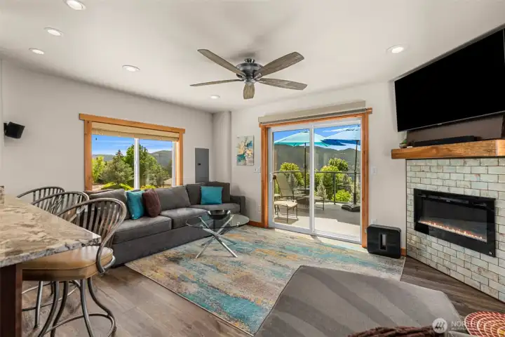 Great room /electric fireplace with remote Great room /electric fireplace with remote