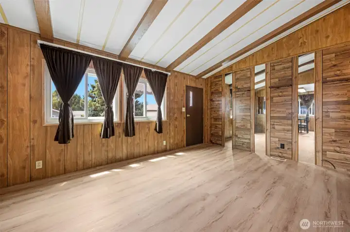 View of front door into Living rm with accent mirrors, vaulted ceilings newer upgrade windows and flooring. View of front door into Living rm with accent mirrors, vaulted ceilings newer upgrade windows and flooring.