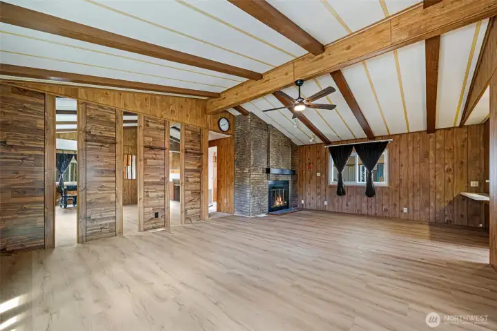 This view is so cozy and inviting of the extra large Living rm. This view is so cozy and inviting of the extra large Living rm.
