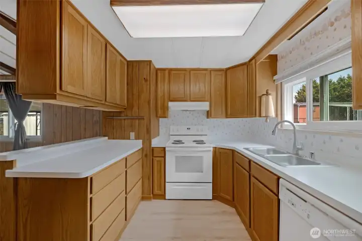 Lots of counter space and cabinets Lots of counter space and cabinets