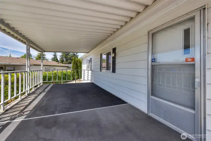 Large covered deck for BBQ or watching the sunset. Large covered deck for BBQ or watching the sunset.