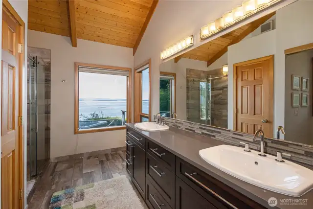 Primary en-suite bath and walk-in closet.