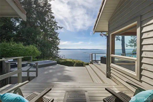 Deck to hot tub from primary bedroom