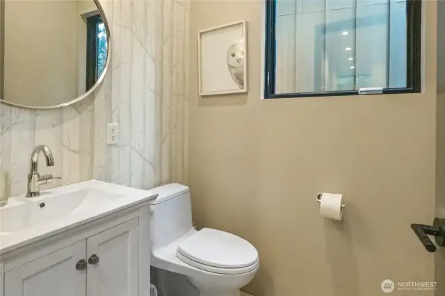 Powder room on the main.
