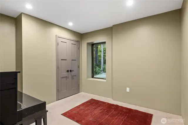 Guest room 2 downstairs.