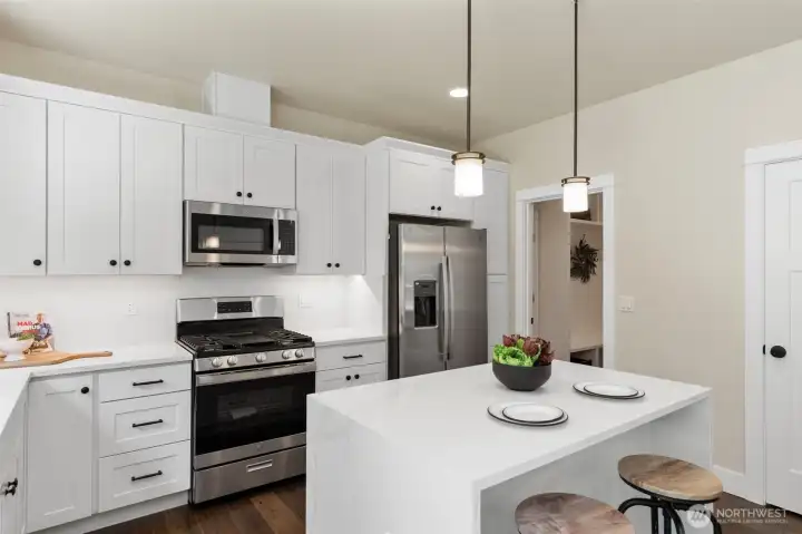 Stainless appliances.  Gas cooktop with griddle.