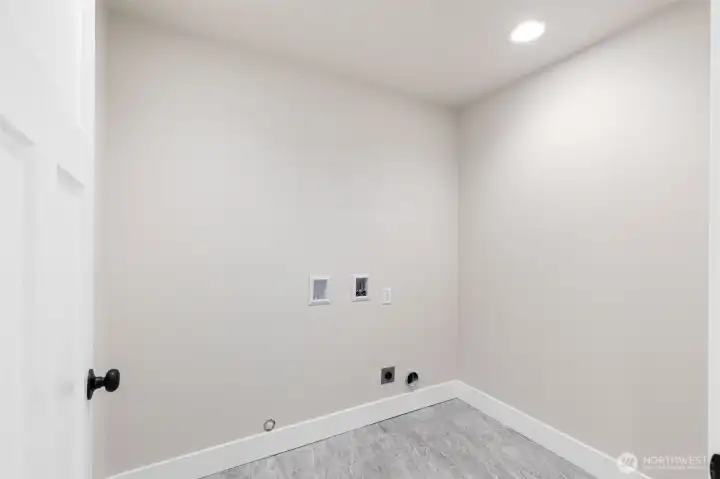 Spacious utility room. Spacious utility room.
