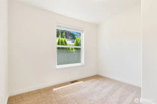 This is the office / bonus room next to the entrance.