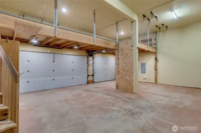 Huge 3 car Garage!