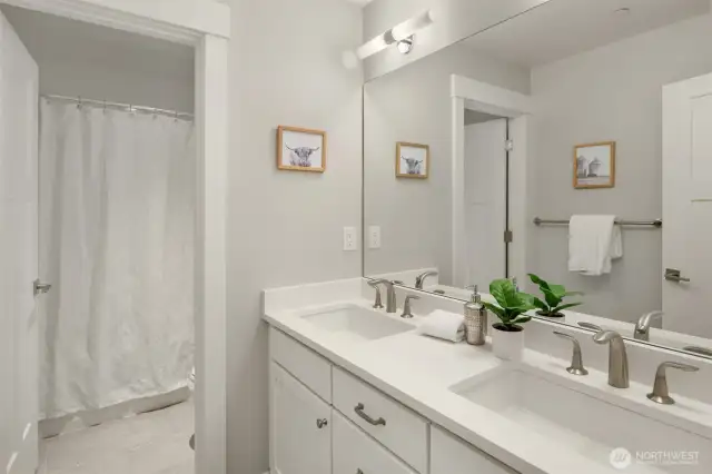 Upper level 2nd bathroom