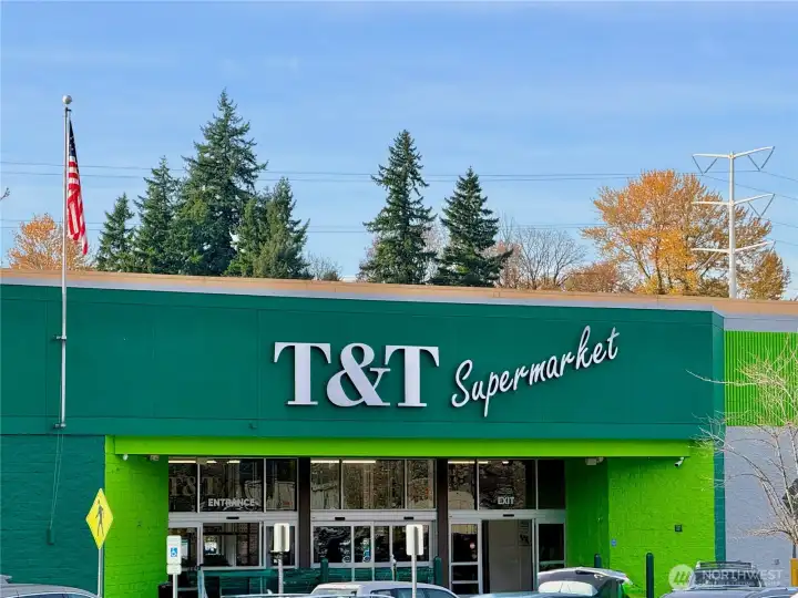 T&T Supermarket is a large Asian grocery chain, primarily offering Chinese, Taiwanese, and other Asian products, along with a wide selection of live seafood, fresh produce, and a bakery.