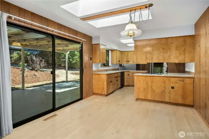dinette area without virtual staging